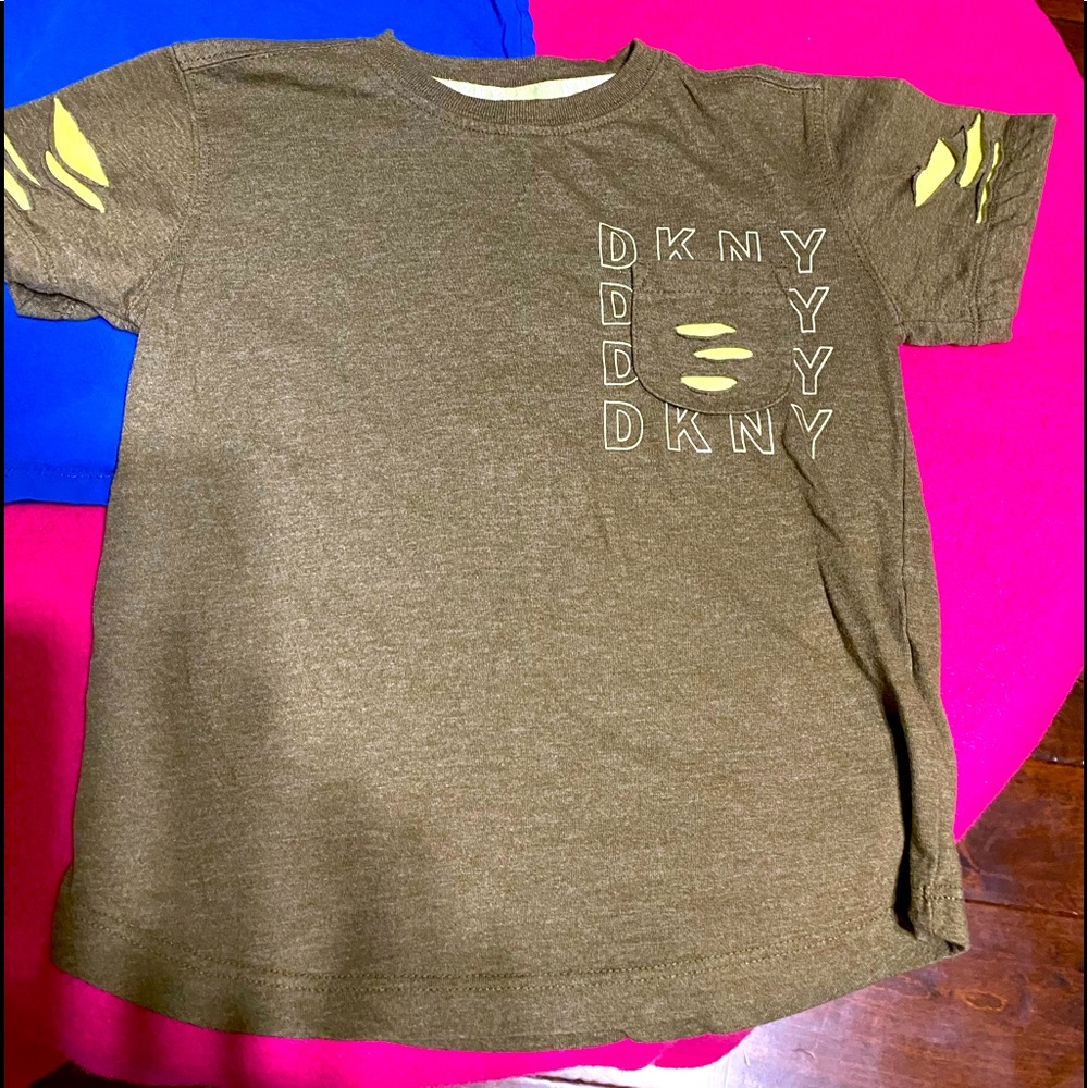 2 Boys T-Shirts